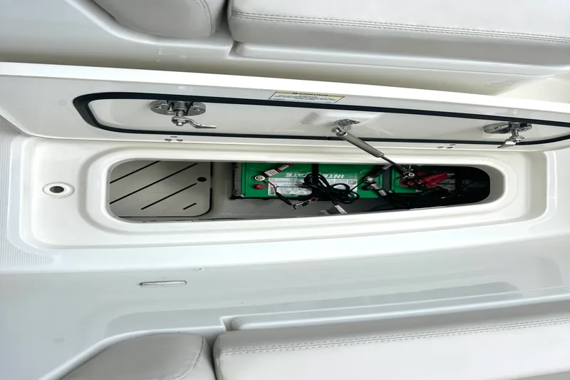 Slide: The Image of Boston Whaler 320 VANTAGE 2016 - 9