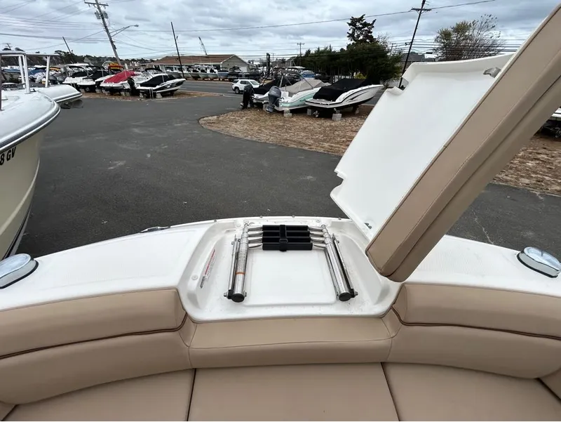 Slide: The Image of Sea Ray 27SD 2016 - 26