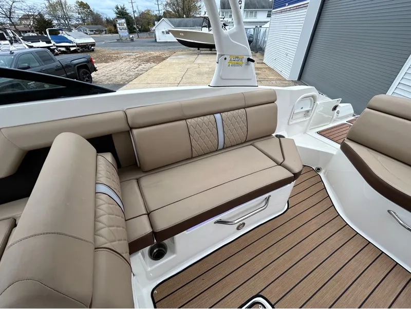 Slide: The Image of Sea Ray 27SD 2016 - 10