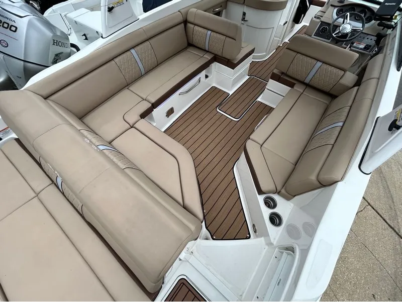 Slide: The Image of Sea Ray 27SD 2016 - 8