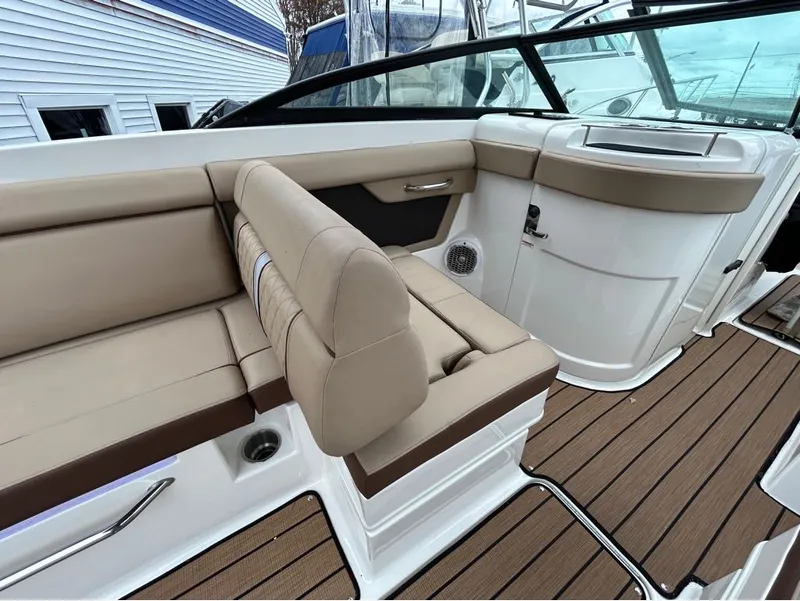 Slide: The Image of Sea Ray 27SD 2016 - 12