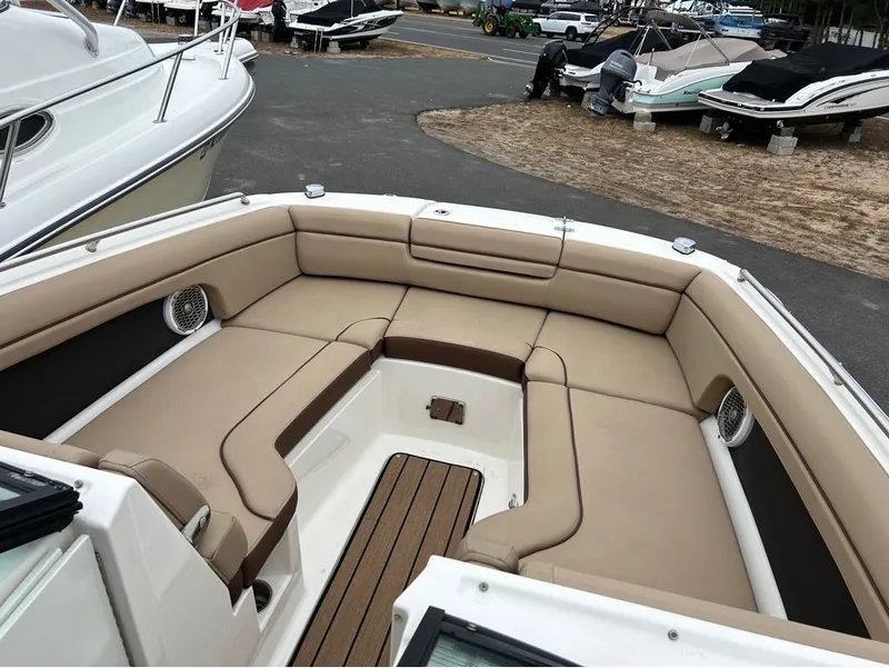 Slide: The Image of Sea Ray 27SD 2016 - 23