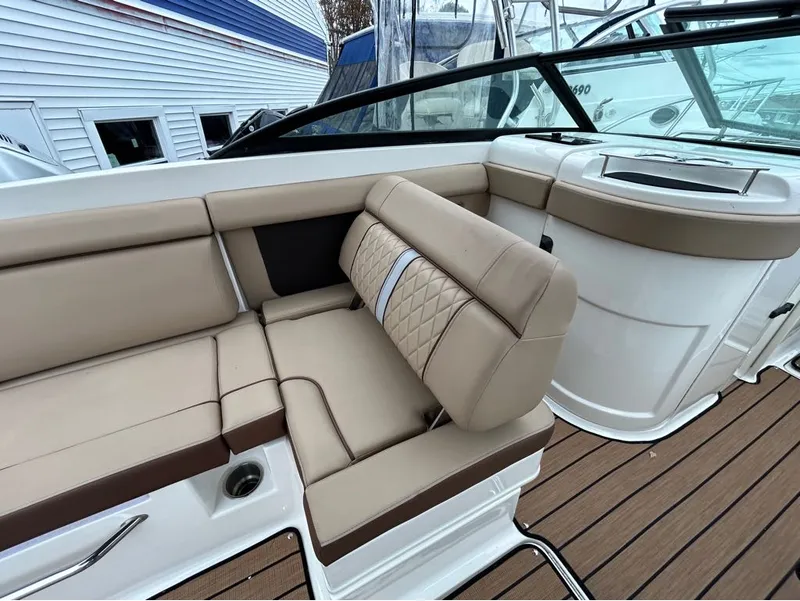 Slide: The Image of Sea Ray 27SD 2016 - 11