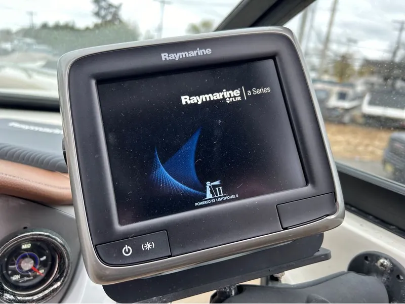 Slide: The Image of Sea Ray 27SD 2016 - 19