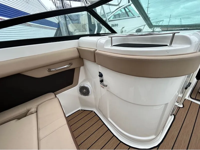 Slide: The Image of Sea Ray 27SD 2016 - 13