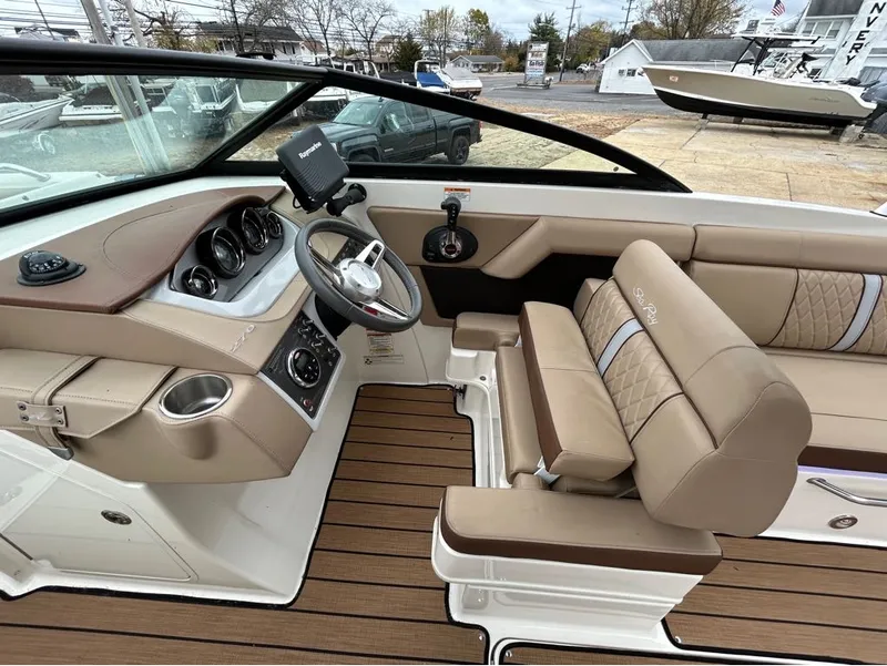 Slide: The Image of Sea Ray 27SD 2016 - 16