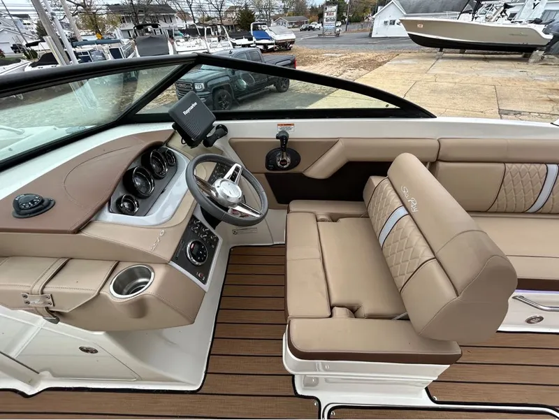 Slide: The Image of Sea Ray 27SD 2016 - 15