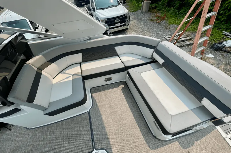 Slide: The Image of Monterey 295 SY 2021 - 14