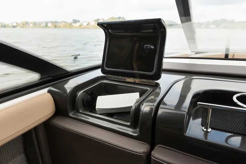 Slide: The Image of Sea Ray 280 SLX 2016 - 21