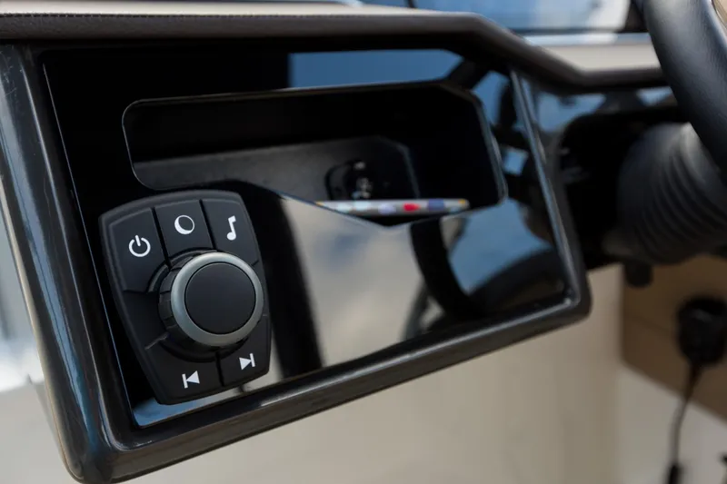 Slide: The Image of Sea Ray 280 SLX 2016 - 9