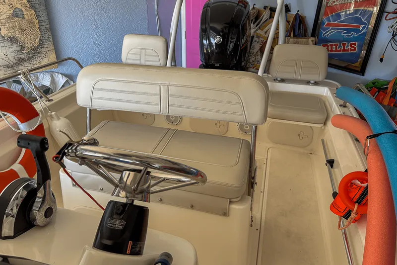 Slide: The Image of Boston Whaler 170 MONTAUK 2021 - 11