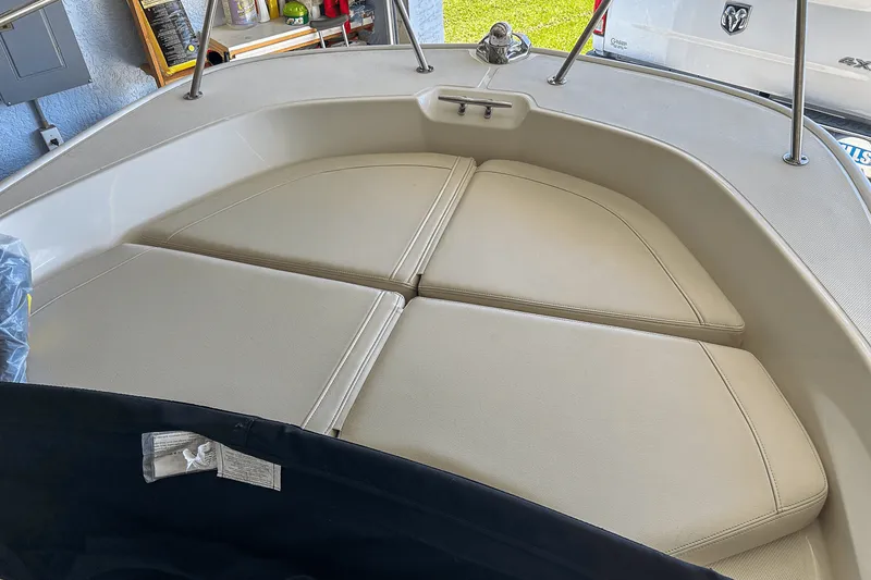 Slide: The Image of Boston Whaler 170 MONTAUK 2021 - 13