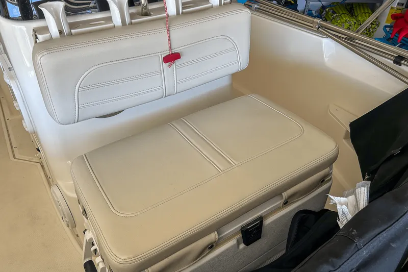 Slide: The Image of Boston Whaler 170 MONTAUK 2021 - 14