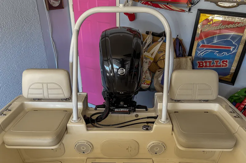 Slide: The Image of Boston Whaler 170 MONTAUK 2021 - 17