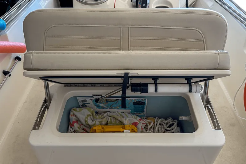 Slide: The Image of Boston Whaler 170 MONTAUK 2021 - 18