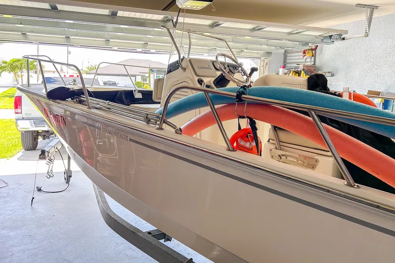 Slide: The Image of Boston Whaler 170 MONTAUK 2021 - 2