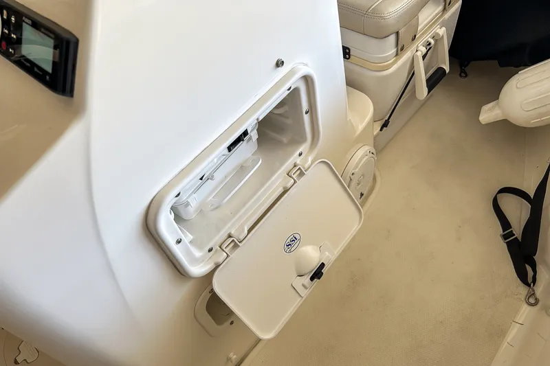 Slide: The Image of Boston Whaler 170 MONTAUK 2021 - 20