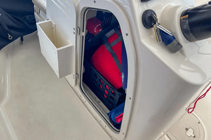 Slide: The Image of Boston Whaler 170 MONTAUK 2021 - 21