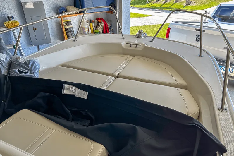 Slide: The Image of Boston Whaler 170 MONTAUK 2021 - 8