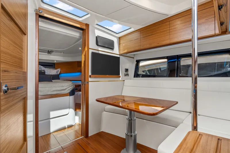 Slide: The Image of Boston Whaler 405 Conquest 2025 - 37