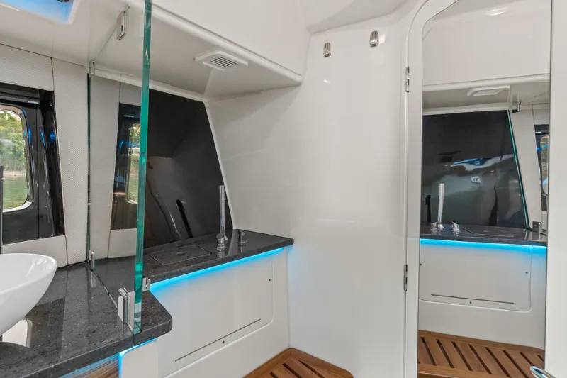 Slide: The Image of Boston Whaler 405 Conquest 2025 - 46