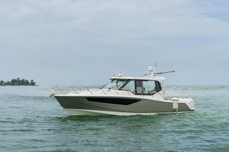 Slide: The Image of Boston Whaler 405 Conquest 2025 - 2