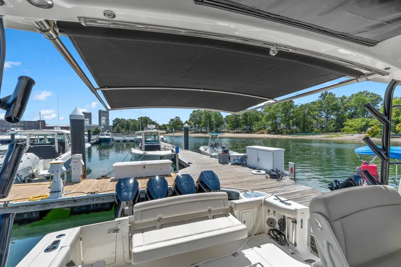 Slide: The Image of Boston Whaler 405 Conquest 2025 - 10