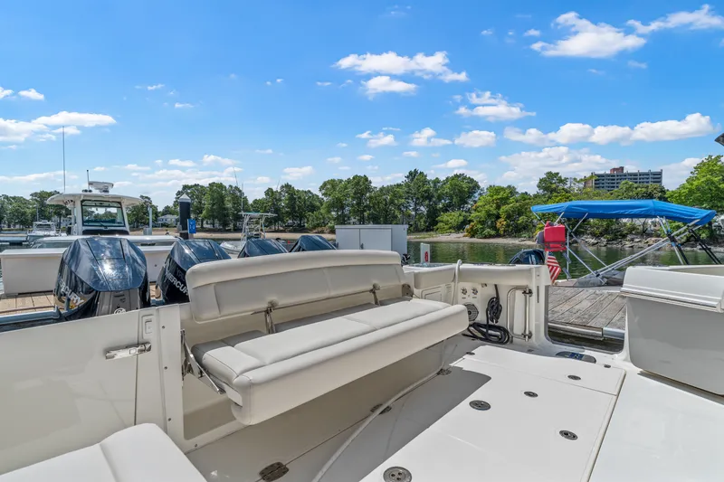 Slide: The Image of Boston Whaler 405 Conquest 2025 - 9