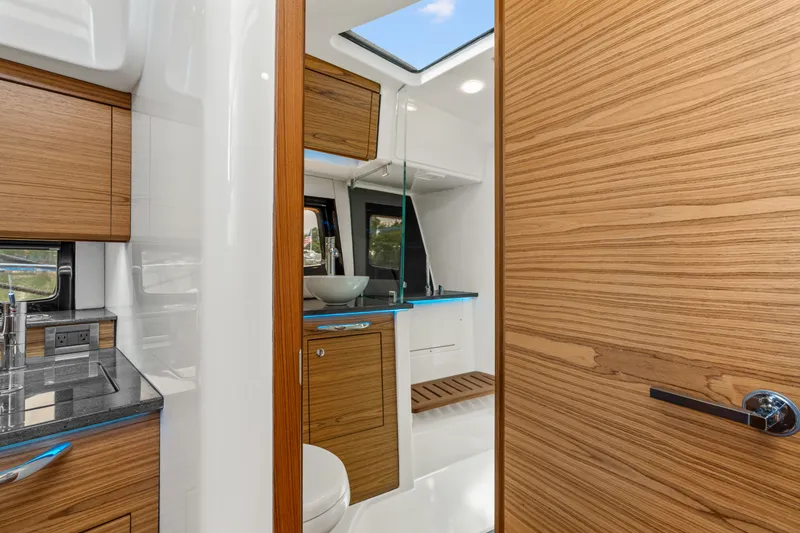Slide: The Image of Boston Whaler 405 Conquest 2025 - 43