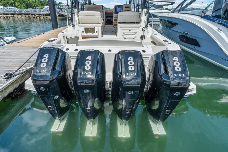 Slide: The Image of Boston Whaler 405 Conquest 2025 - 5