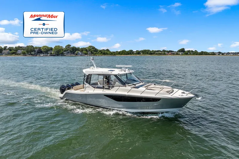 The Image of Boston Whaler 405 Conquest 2025 - 0
