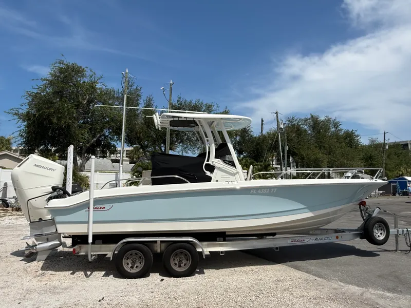 Slide: The Image of Boston Whaler 25 DAUNTLESS 2024 - 59