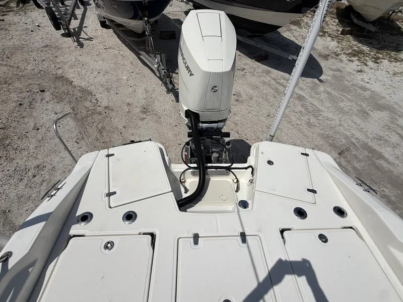 Slide: The Image of Boston Whaler 25 DAUNTLESS 2024 - 44