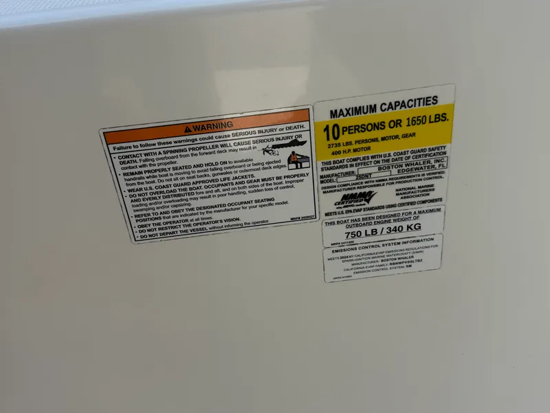 Slide: The Image of Boston Whaler 25 DAUNTLESS 2024 - 56