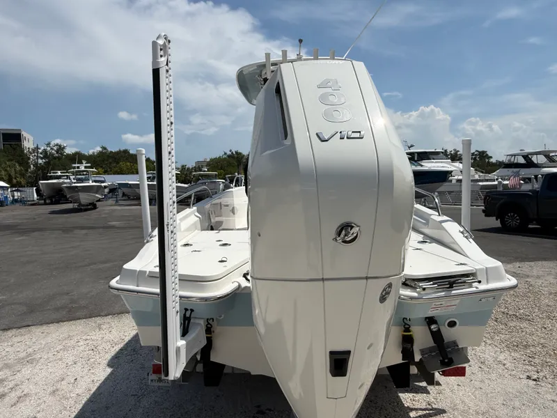 Slide: The Image of Boston Whaler 25 DAUNTLESS 2024 - 10