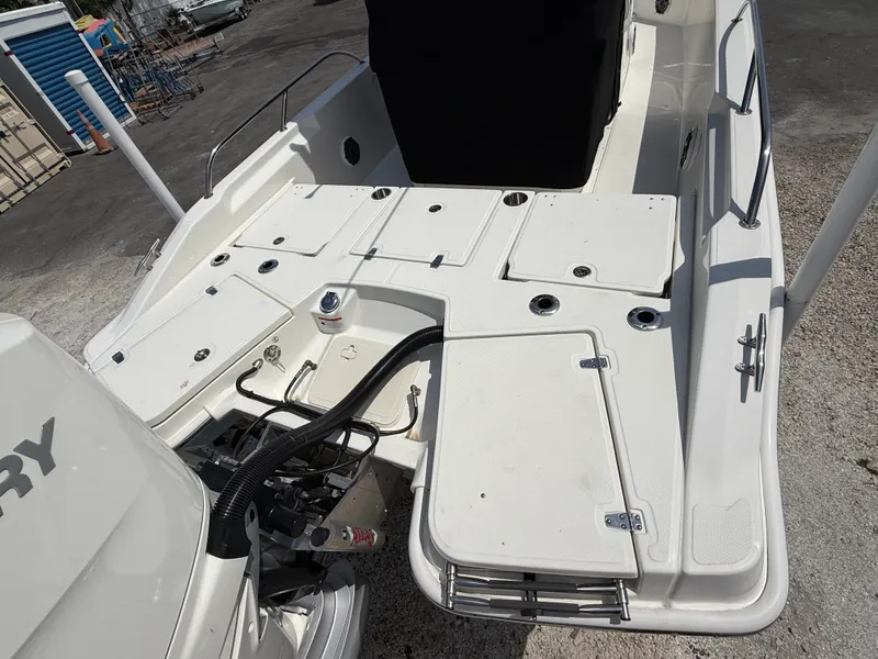 Slide: The Image of Boston Whaler 25 DAUNTLESS 2024 - 46