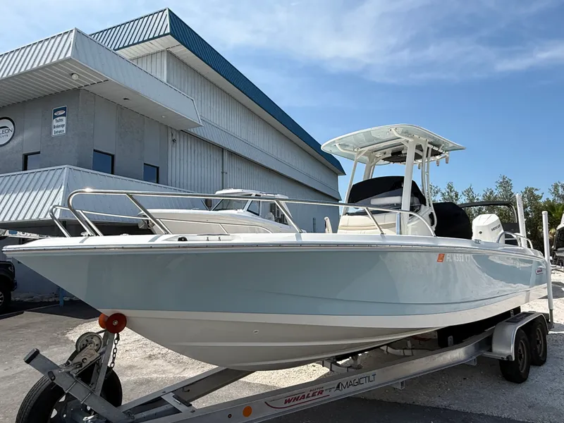 The Image of Boston Whaler 25 DAUNTLESS 2024 - 0