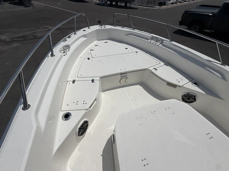 Slide: The Image of Boston Whaler 25 DAUNTLESS 2024 - 40