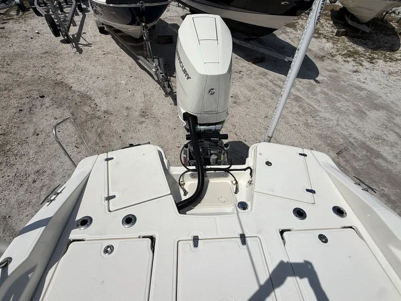 Slide: The Image of Boston Whaler 25 DAUNTLESS 2024 - 43