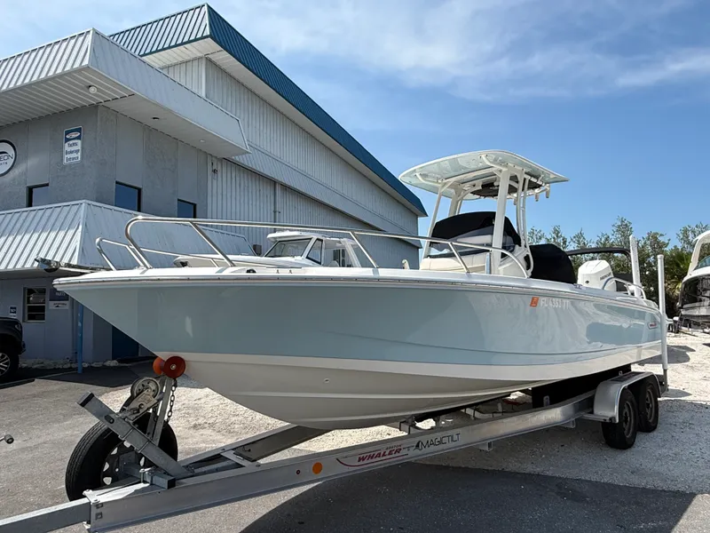 Slide: The Image of Boston Whaler 25 DAUNTLESS 2024 - 52