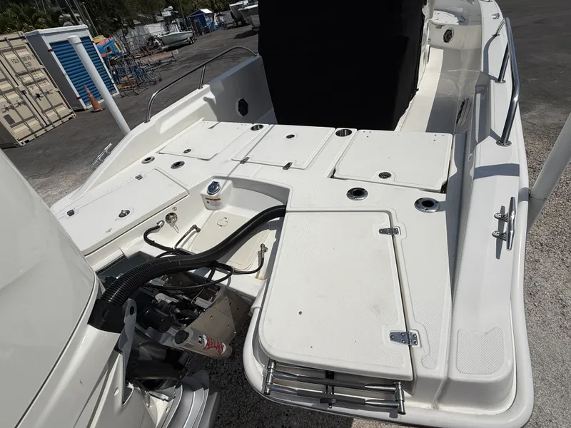 Slide: The Image of Boston Whaler 25 DAUNTLESS 2024 - 47