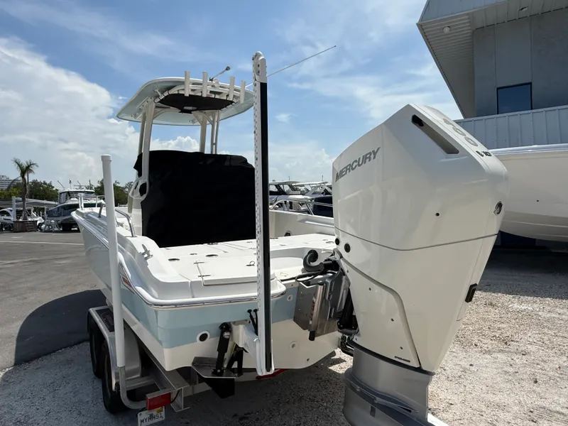 Slide: The Image of Boston Whaler 25 DAUNTLESS 2024 - 57