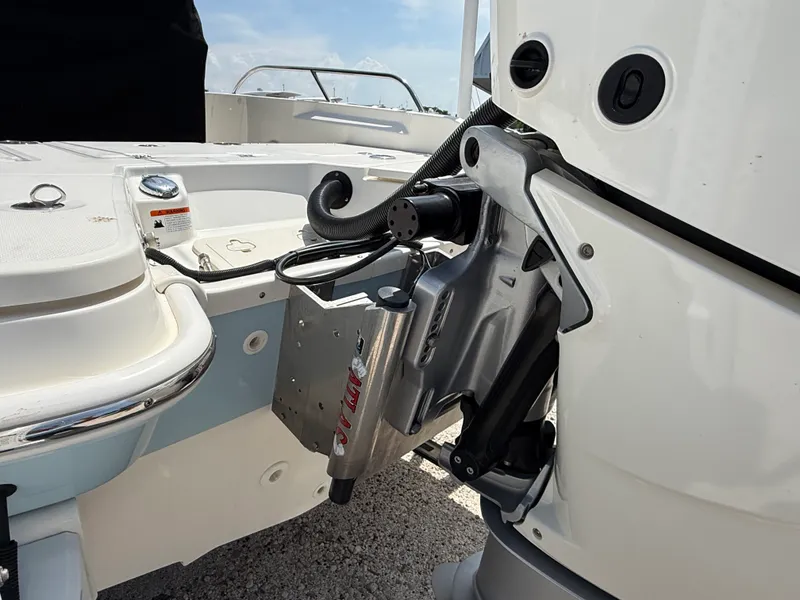 Slide: The Image of Boston Whaler 25 DAUNTLESS 2024 - 49