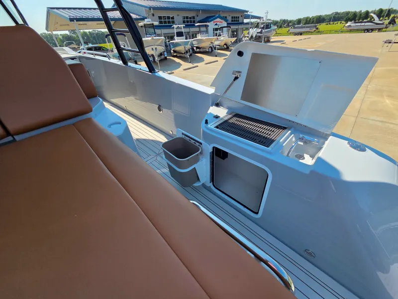 Slide: The Image of Cruisers 38 VTR 2027 - 16
