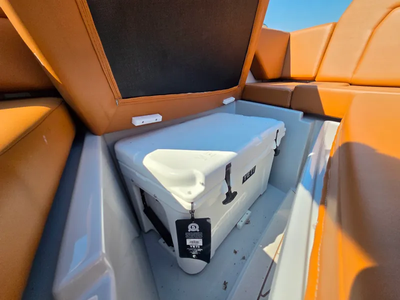 Slide: The Image of Cruisers 38 VTR 2027 - 38
