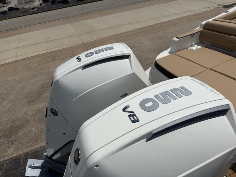 Slide: The Image of Sea Ray SDX 290 Outboard 2024 - 29