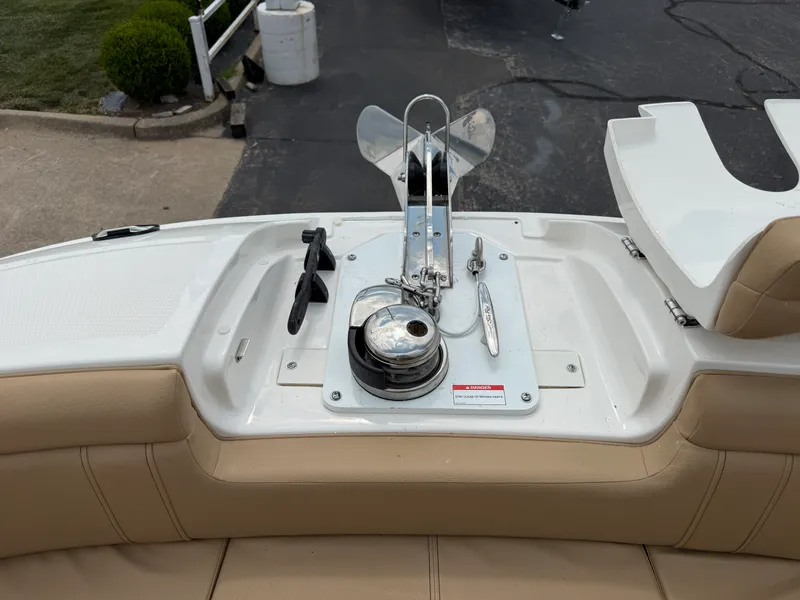 Slide: The Image of Sea Ray SDX 290 Outboard 2024 - 85