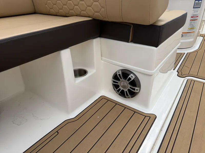 Slide: The Image of Sea Ray SDX 290 Outboard 2024 - 48