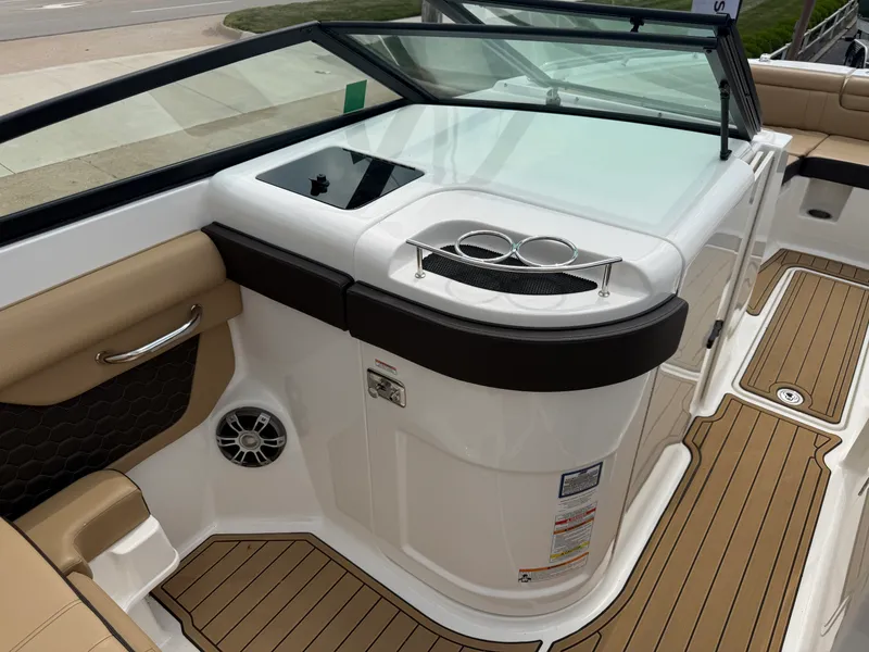 Slide: The Image of Sea Ray SDX 290 Outboard 2024 - 58