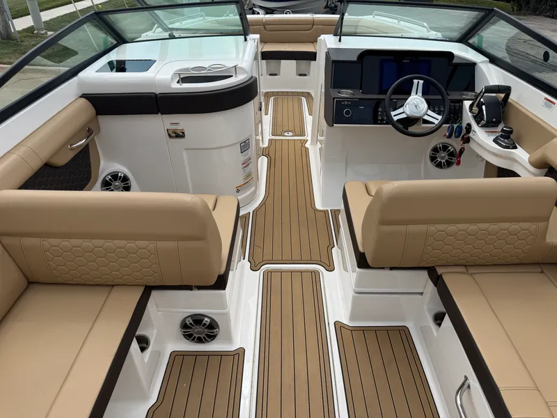 Slide: The Image of Sea Ray SDX 290 Outboard 2024 - 54